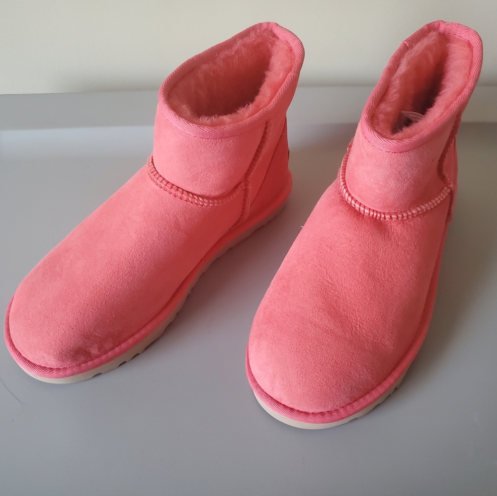 UGG Coral Classic Mini Size 7